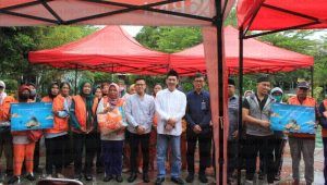 DLH Palopo dan BNI Gelar Aksi Berbagi untuk Petugas Kebersihan di Bulan Ramadan