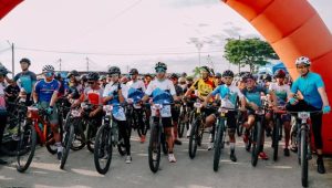 Pj Wali Kota Palopo Lepas 400 Peserta Fun Bike “Jelajah Alam Sawerigading” 2025