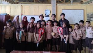 Wujud Nyata Kepedulian, Cevorum Palopo Bantu Buat Pagar SDN 58 Tandung