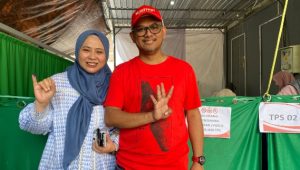 Didampingi Istri, Ome Nyoblos di Binturu: Yakin Raih Suara Terbanyak