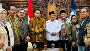 Firdaus Ketua Umum SMSI Bersama Jajaran Audiensi dengan Mendikdasmen RI