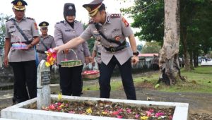 HUT Bhayangkara ke-79, Polres Palopo Ziarah ke Makam Pahlawan