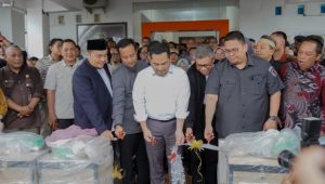 Gubernur Sulsel dan Pj Wali Kota Palopo Lepas Distribusi Logistik PSU Pilkada