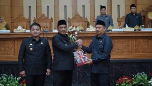 Rapat Paripurna, Bupati Serahkan Ranperda Pertanggungjawaban APBD 2024 dan RPJMD 2025–2029