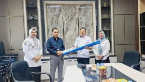 Dukung UMKM, Pemkot Palopo Salurkan Bantuan Payung di Kawasan Menara Payung