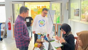 DLH Palopo Gelar Bazar Bayar Pakai Sampah dan Gerakan Sedekah Sampah