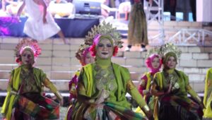 Bupati Patahudding Apresiasi Pentas Seni Bulan Merdeka di Luwu