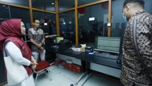 Tindak Lanjuti Aduan Masyarakat, Naili Trisal Sidak di Kantor Dukcapil Palopo
