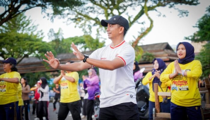 Senam dan Kerja Bakti Massal, DLH Palopo Angkut 2 Ton Sampah di Terminal Dangerakko