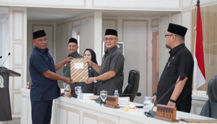 DPRD Palopo Resmi Terima Ranperda APBD Perubahan 2025