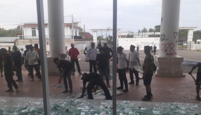 Gandeng TNI dan Forpa, DPRD Palopo Gelar Aksi Bersih-Bersih Pasca Demonstrasi