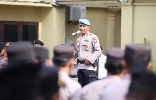 Kasi Propam Polrestabes Makassar, Kompol Ramli, dalam apel pagi yang diikuti seluruh personel Polrestabes, Senin (13/10/2025)(Dok.Katasatu)