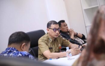Foto sekretaris Daerah Pemerintah Kota Makassar Andi Zulkifli Nanda memimpin rapat pembangunan stadion untia