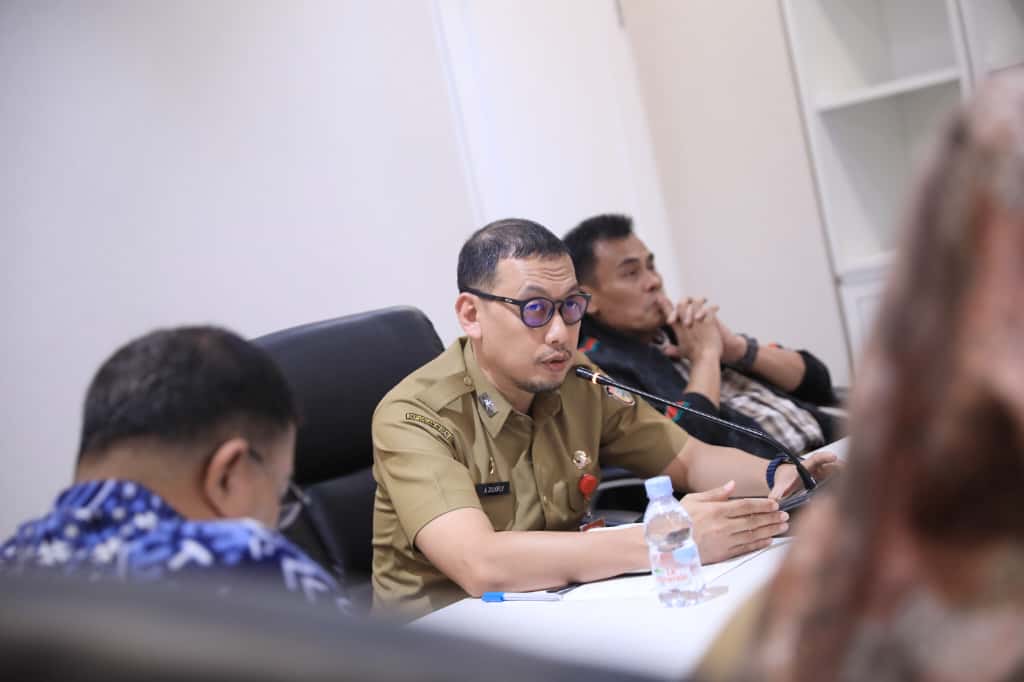 Foto sekretaris Daerah Pemerintah Kota Makassar Andi Zulkifli Nanda memimpin rapat pembangunan stadion untia