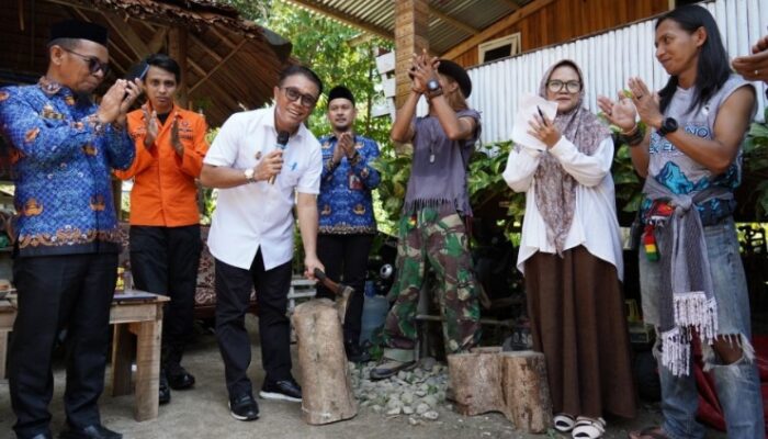 Wabup Luwu Utara Lepas Ekspedisi Gunung Kambuno 2.950 MDPL
