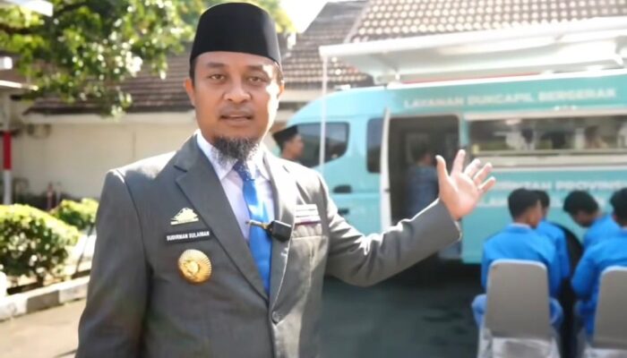 Makin Mantap, Gubernur Luncurkan Mesin Pencetak KTP Mobile Pertama di Sulsel