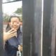 Oknum staff Stella Gracia School Kota Makassar yang melarang wartawan melakukan dokumentasi (dok: katasatu)