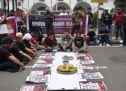 Ritual Songka Bala Iringi Longmarch Buruh KIBA ke PN Makassar (Dok: katasatu)