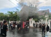 Satuan Pelajar dan Mahasiswa Pemuda Pancasila (SAPMA PP) Kabupaten Gowa menggelar aksi damai di depan Kantor Pemerintah Daerah (Pemda) dan Dewan Perwakilan Rakyat Daerah (DPRD) Gowa.