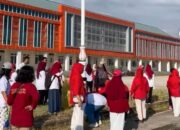 Semarak HUT RI ke-80, Pemkot Bersama DLH Palopo Tebar Bibit Ikan dan Bagikan Bendera Merah Putih