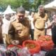 Walikota Makassar saat meninjau program gerakan pangan murah yang di gelar di halaman kantor camat Tamalatea Senin 13 Oktober 2025 (Dok.KataSatu)