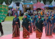 Ketua TP-PKK Luwu Pimpin Defile pada Pembukaan Jambore dan HKG PKK ke-53 Tingkat Sulsel