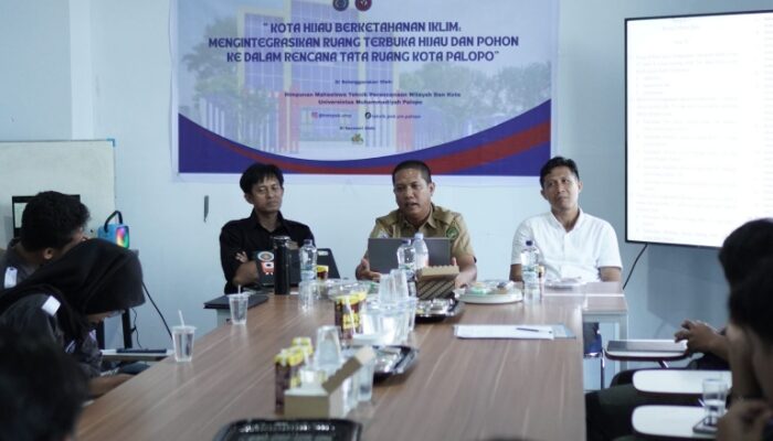 DLH Palopo Ikut Aksi Tanam Pohon dan Dialog Publik di Kampus UMPalopo