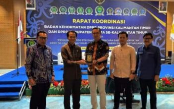 Badan Kehormatan (BK) DPRD Kaltim saat menghadiri Rapat Koordinasi bersama seluruh BK DPRD seluruh Provinsi Kaltim, (Humas DPRD Kaltim).